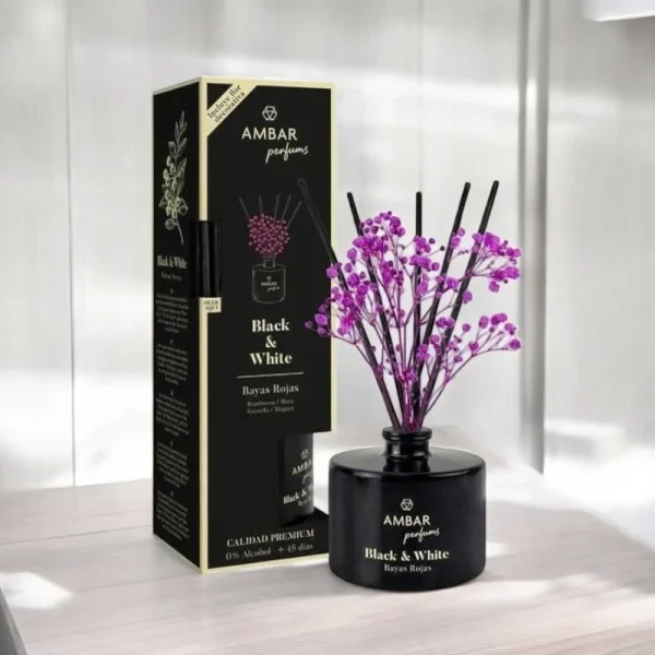 mikado-black-white-fruits-rouges.webp Namų kvapas MIKADO Black & White Baies Rouges 40 ml